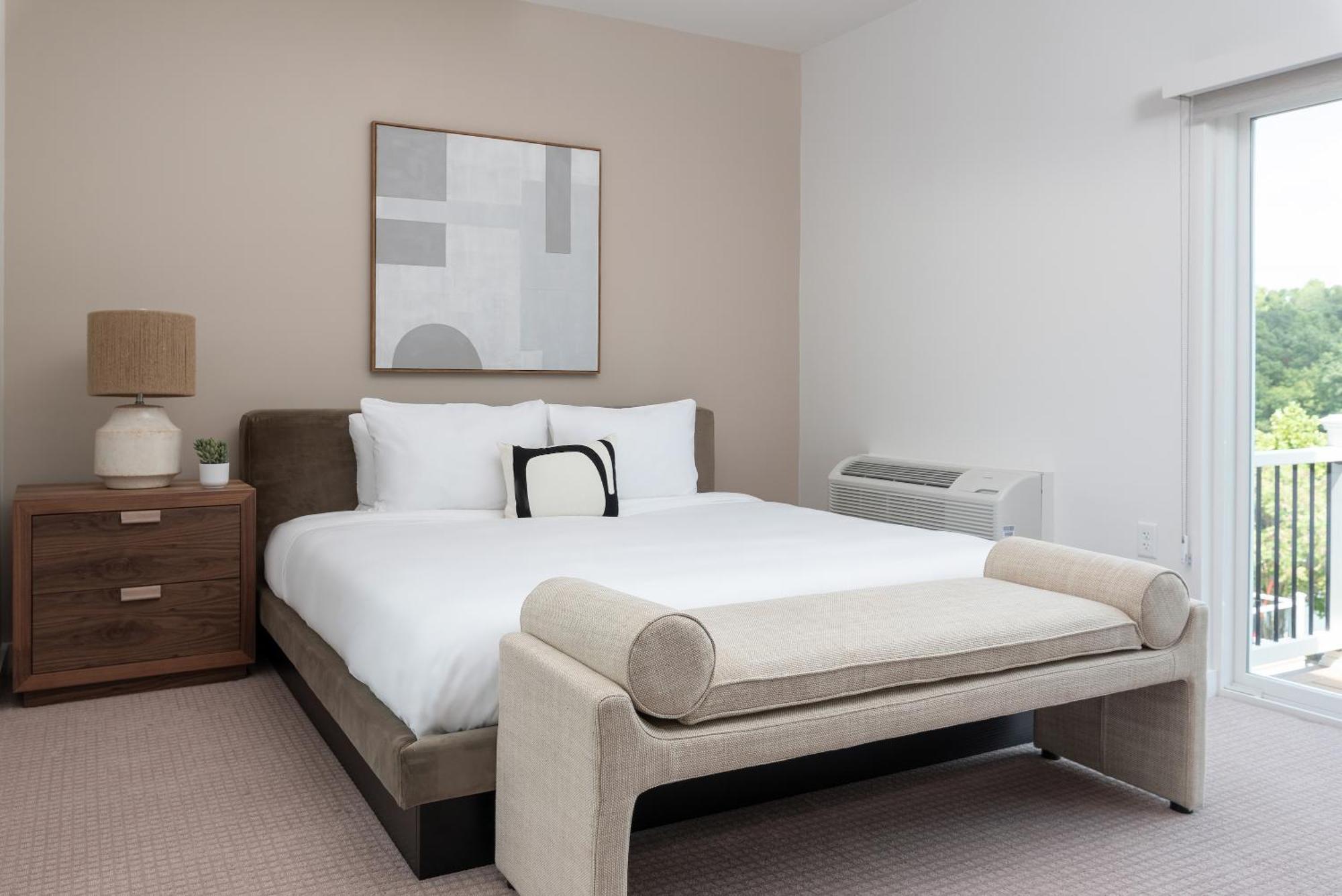Boardwalk Hotel On Lake Anna By Kasa Mineral Room photo
