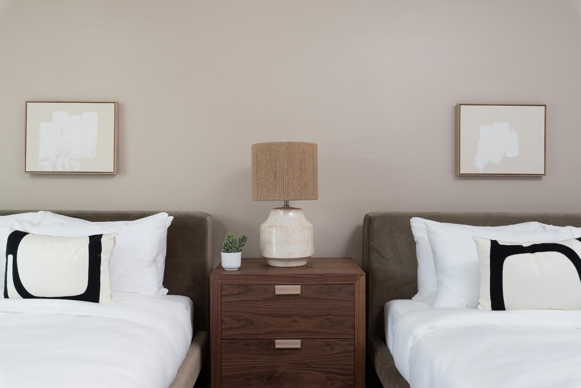 Boardwalk Hotel On Lake Anna By Kasa Mineral Room photo